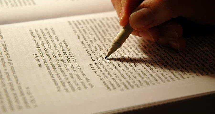 مزایای نوشتن پایان‌نامه انگلیسی برای آینده تحصیلی و شغلی شما